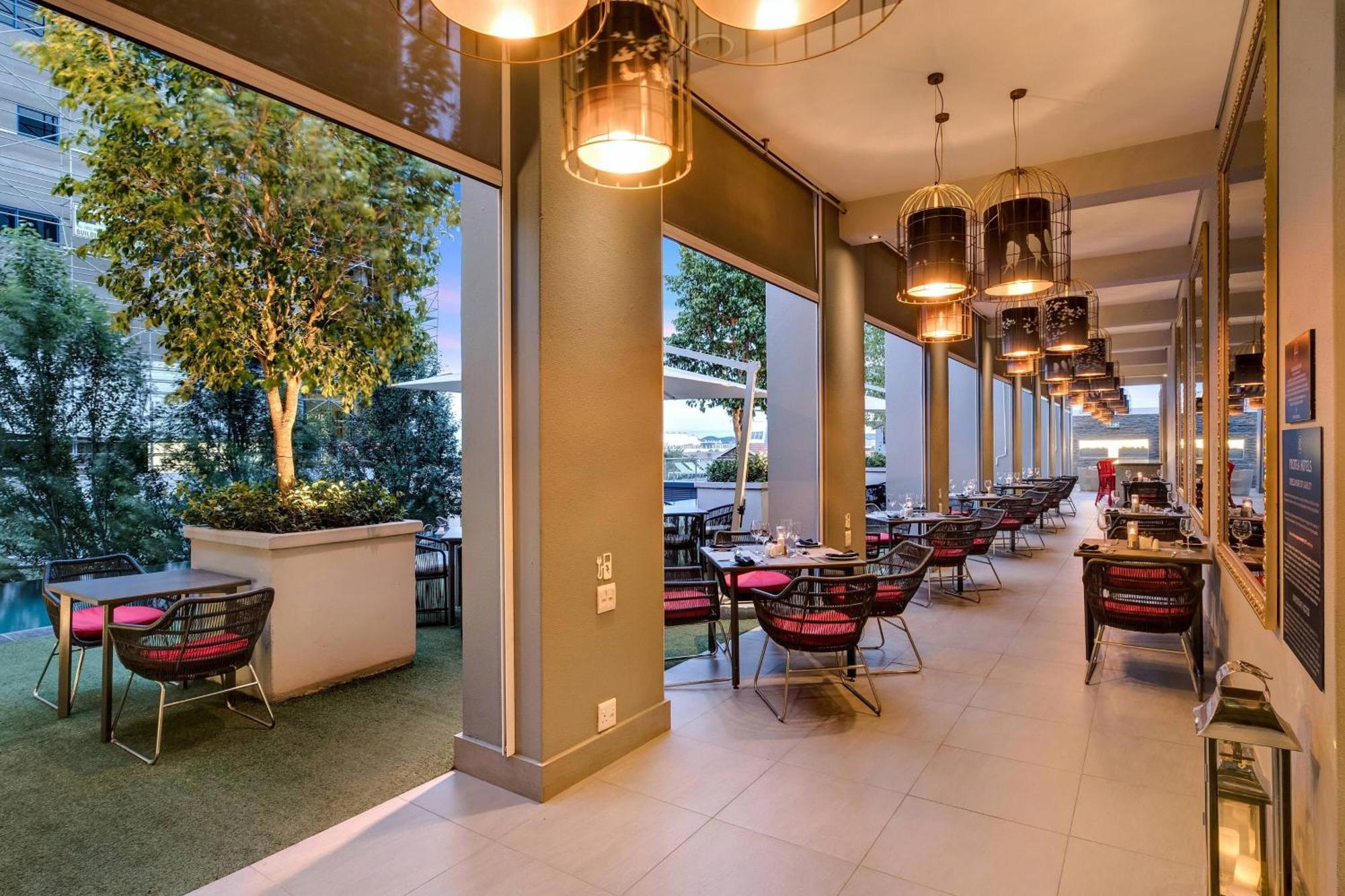 Protea Hotel Fire & Ice! By Marriott Pretoria Menlyn Dış mekan fotoğraf
