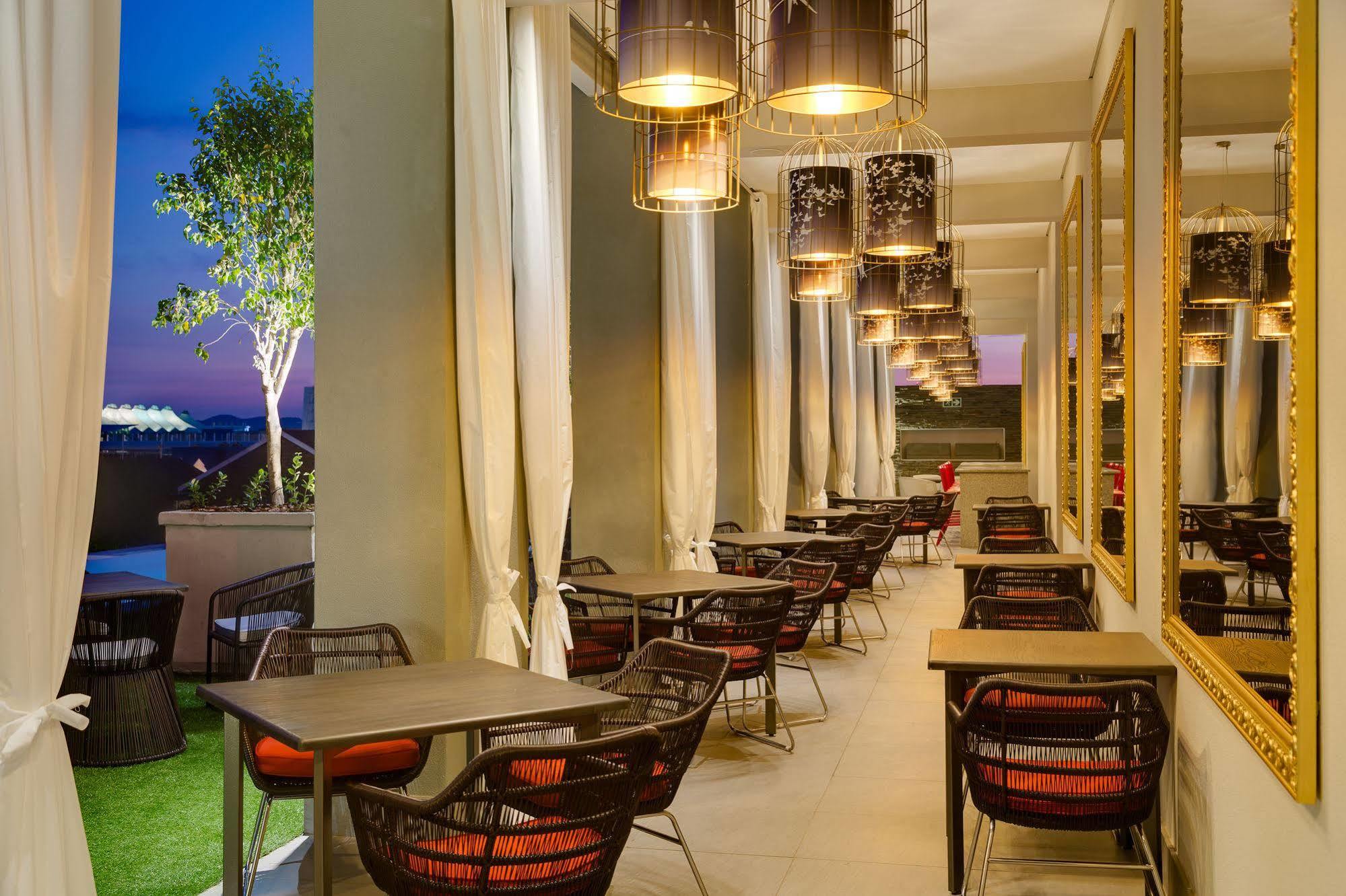 Protea Hotel Fire & Ice! By Marriott Pretoria Menlyn Dış mekan fotoğraf